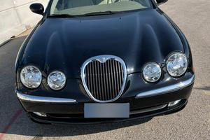 Jaguar S-Type 2.5 V6 – Eleganza britannica