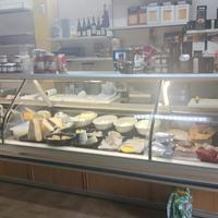 Bancone frigo e murale aperto