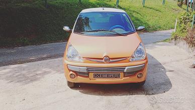 Microcar Aixam Mega 125 – pochi km
