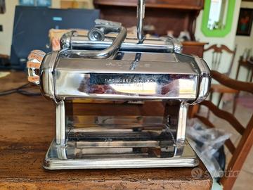 Macchina manuale per fare la pasta