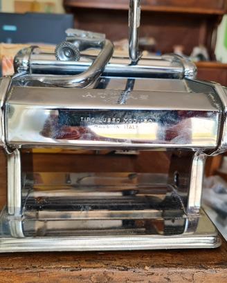 Macchina manuale per fare la pasta