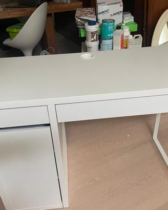 scrivania Micke IKEA
