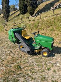 Trattorino tagliaerba John Deere