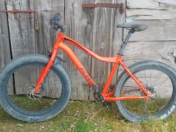 Bicicletta mountainbike, vintage rossa