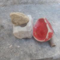 pietre scavate con ceramica e canna di legno