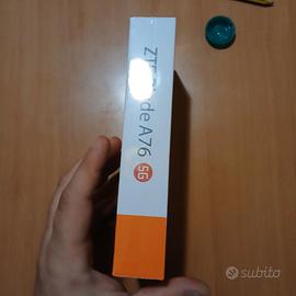 Cellulare completamente nuovo ancora con pellicola