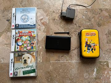 Nintendo DS lite con pennino, caricatore e giochi