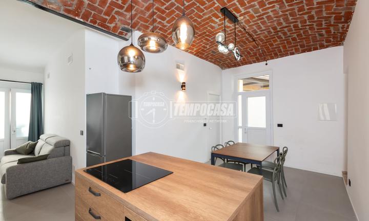 2 LOCALI RISTRUTTURATO con CANTINA