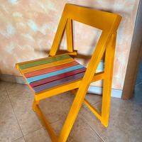 Sedia vintage arancione pieghevole in legno