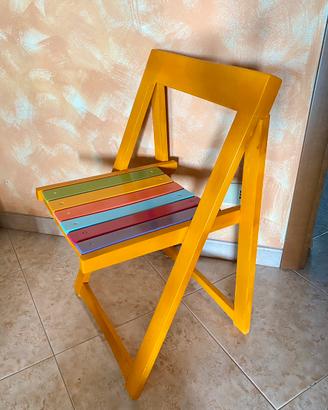Sedia vintage arancione pieghevole in legno