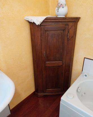Arredamento seminuovo.