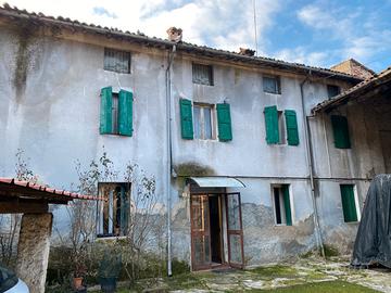 Rustico di ampie metrature da ristrutturare