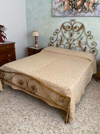 Letto matrimoniale in ferro battuto foglia d’oro