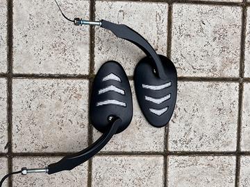 Specchietti con frecce incorporate