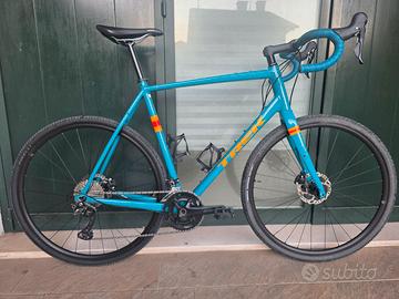 Bicicletta Gravel Treck