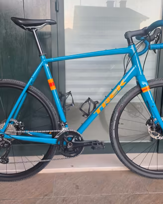Bicicletta Gravel Treck
