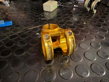 Attacco manubrio Burgtec oro 42.5 35 mm