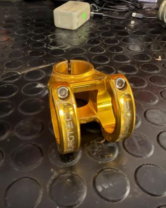 Attacco manubrio Burgtec oro 42.5 35 mm