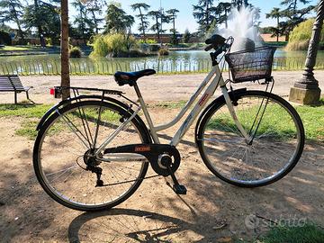 Bicicletta a marce da donna tipo olanda