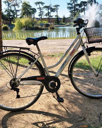 Bicicletta a marce da donna tipo olanda