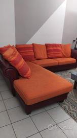 Divano angolare a L marrone/arancione + 8 cuscini