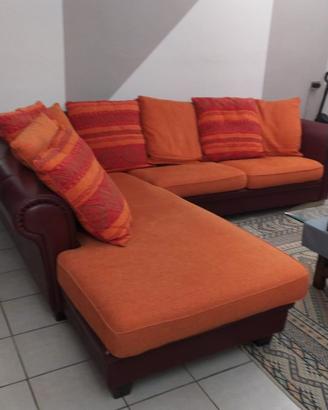 Divano angolare a L marrone/arancione + 8 cuscini