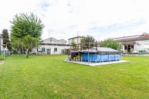 Casa indipendente di 305 m² con più di 5 locali e 