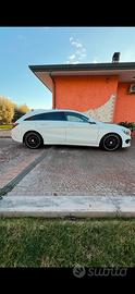 Mercedes CLA shooting brake 200 D premium AMG