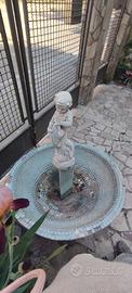 Fontana da giardino con puppo