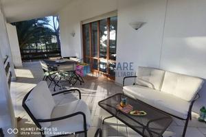 Villa di 265 m² con più di 5 locali e box auto a L