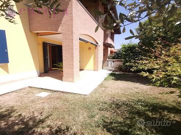 Bicamere con grande giardino