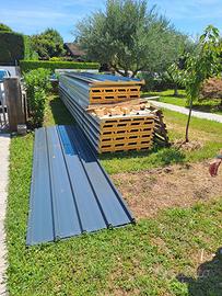 Pannello sandwich e lamiera grecata