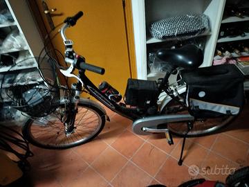 bici elettrica come nuova accessoriatissima 300 €