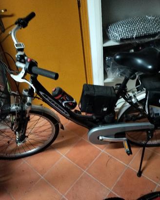 bici elettrica come nuova accessoriatissima 300 €