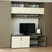 Parete soggiorno e mobile disimpegno