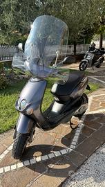 Yamaha Neo's Ovetto 2 tempi con parabrezza