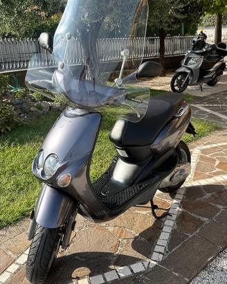Yamaha Neo's Ovetto 2 tempi con parabrezza