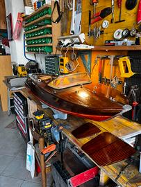 Modellino barca telecomandata