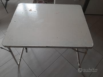 Tavolo in ferro pieghevole 