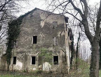 Immobile in asta di 419 m² con più di 5 locali a O