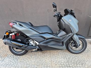 Yamaha X-Max 300