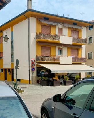 RARO ED ESCLUSIVO TRICAMERE: centralità, spazio...