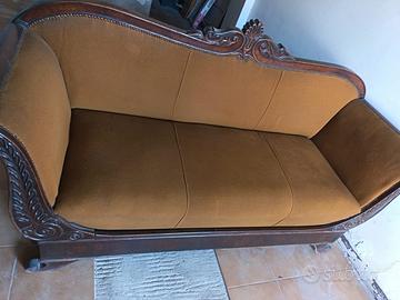 Divano vintage stile liberty