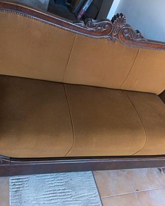 Divano vintage stile liberty