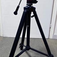 Treppiede robusto vintage.