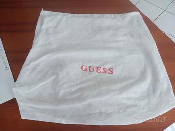 Busta in tessuto contenitore marca Guess