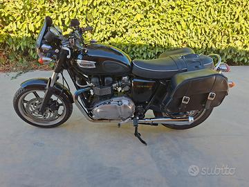 Triumph Bonneville 900 SE