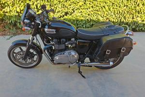 Triumph Bonneville 900 SE