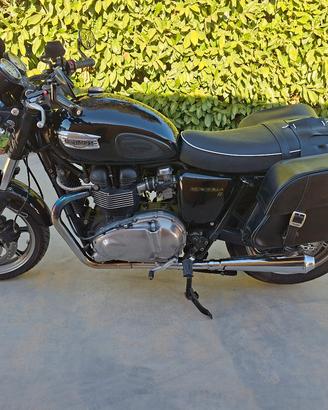 Triumph Bonneville 900 SE