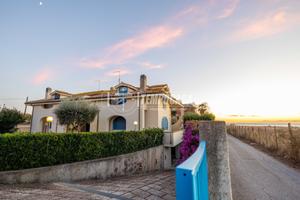 VILLA A POCHI PASSI DAL MARE